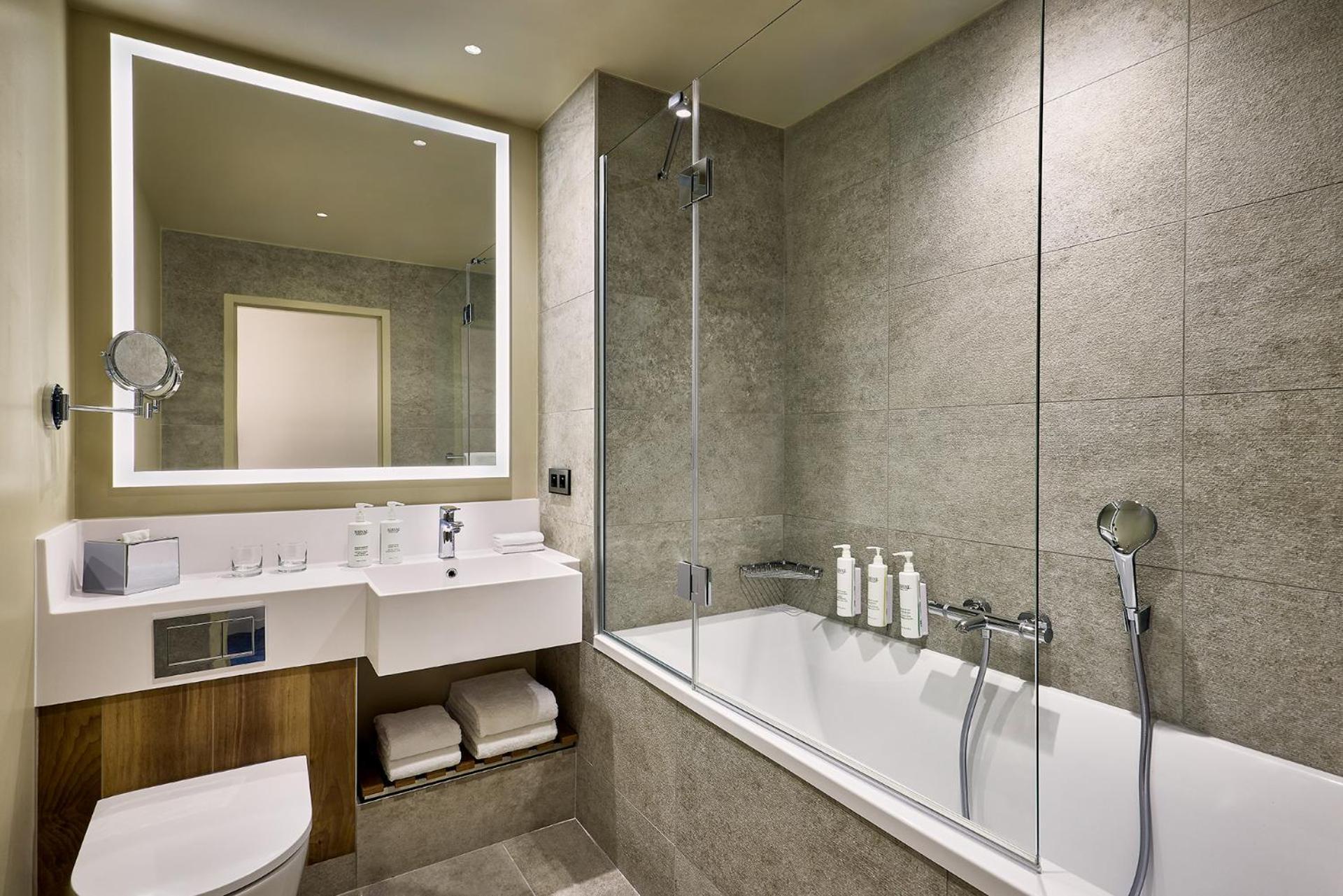 Courtyard By Marriott Lyon Eurexpo Stadium Genas Bagian luar foto