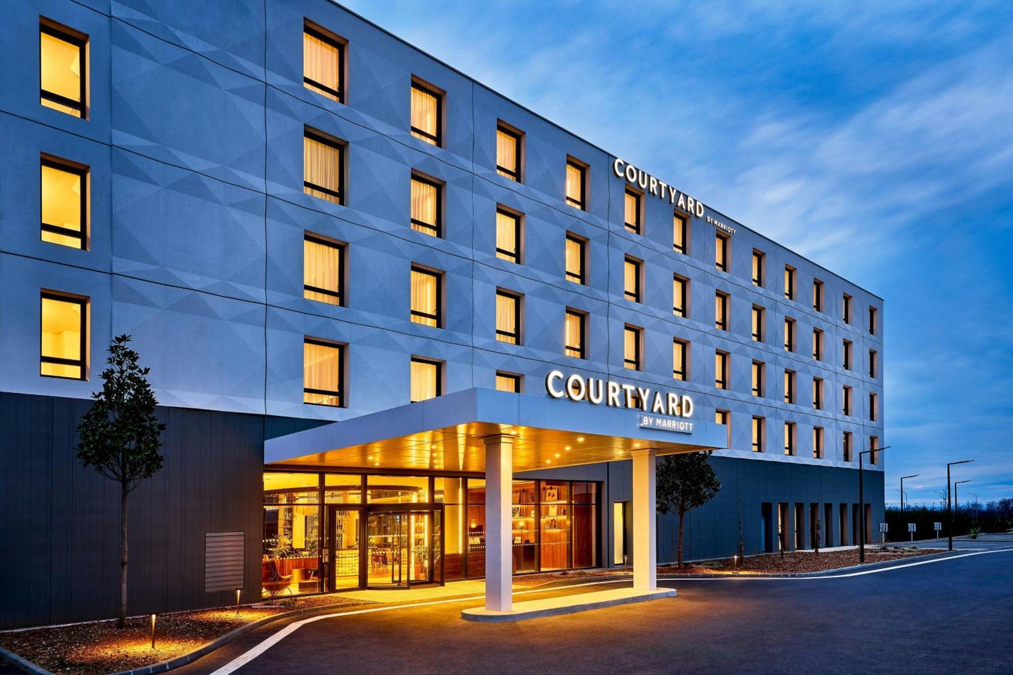 Courtyard By Marriott Lyon Eurexpo Stadium Genas Bagian luar foto