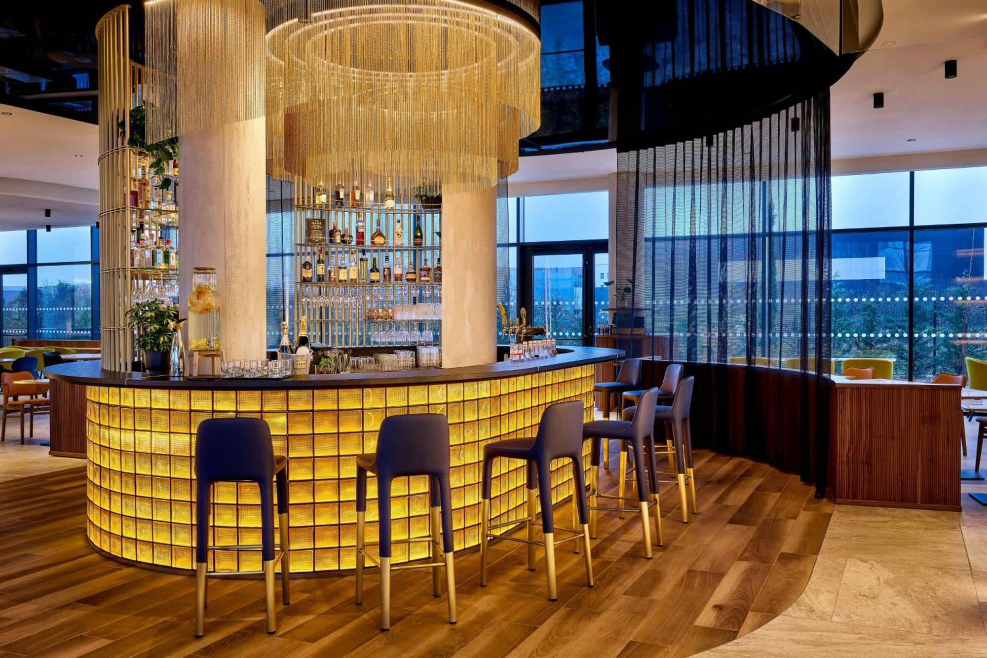 Courtyard By Marriott Lyon Eurexpo Stadium Genas Bagian luar foto