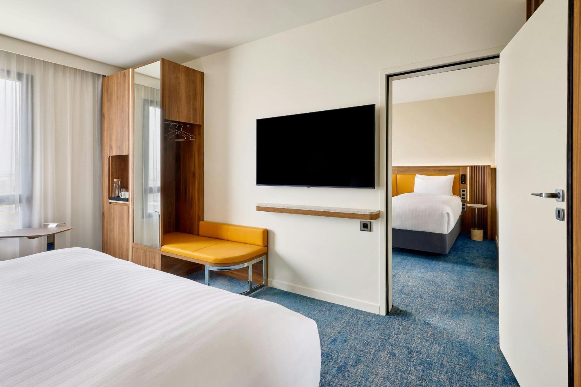 Courtyard By Marriott Lyon Eurexpo Stadium Genas Bagian luar foto