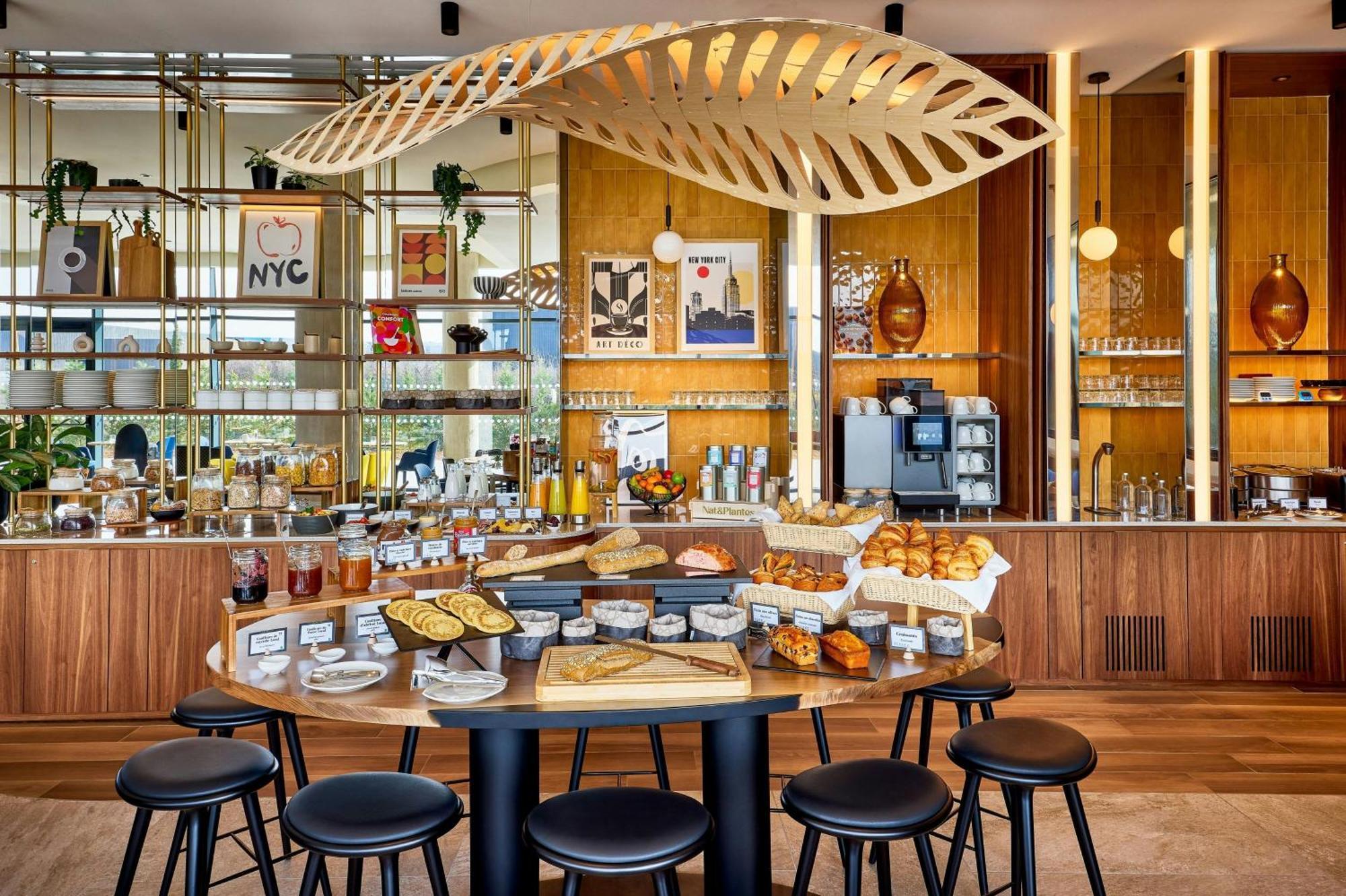Courtyard By Marriott Lyon Eurexpo Stadium Genas Bagian luar foto