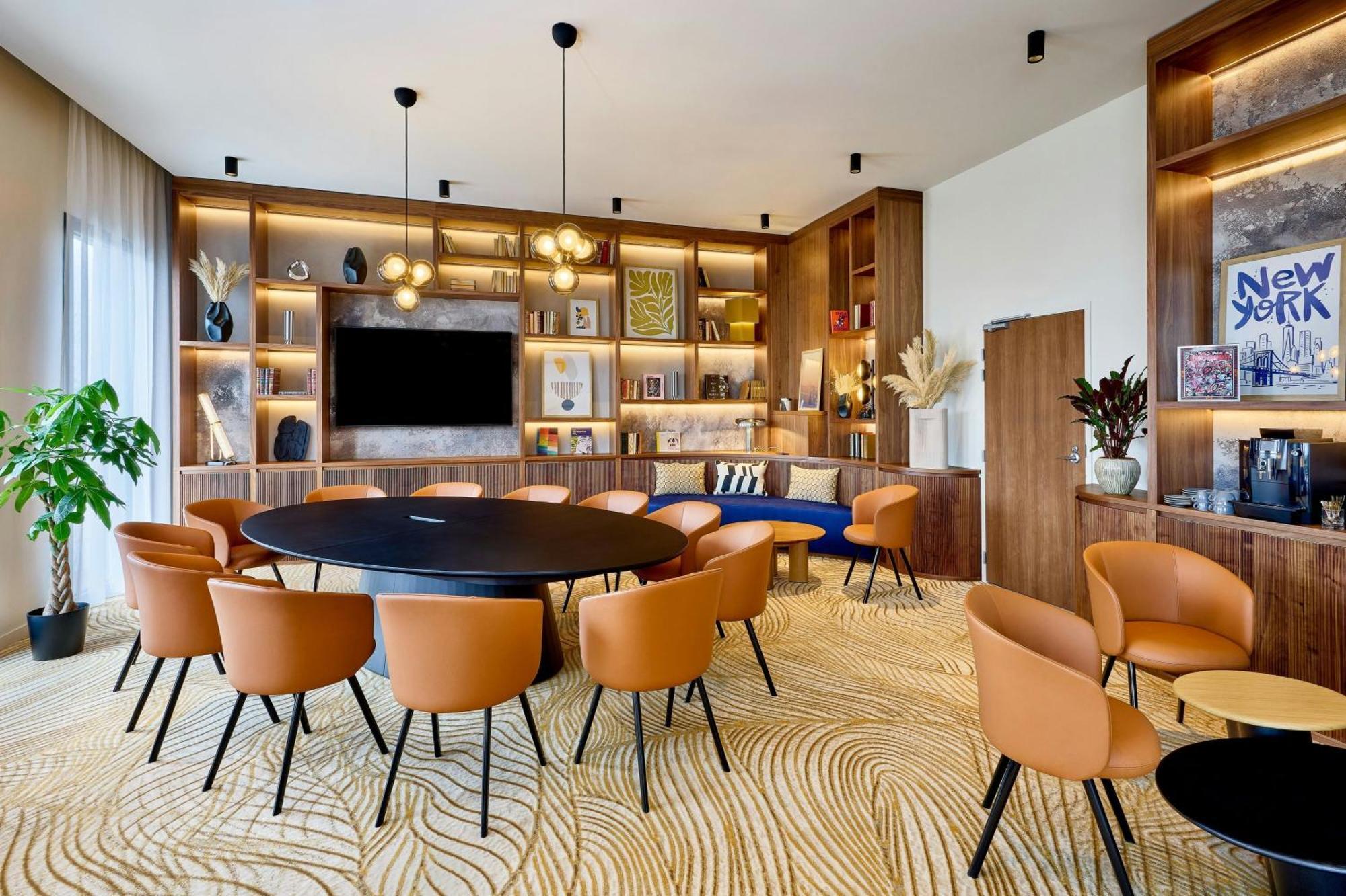 Courtyard By Marriott Lyon Eurexpo Stadium Genas Bagian luar foto